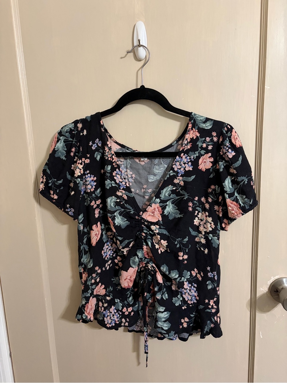 American Eagle Outfitters Black Floral Tie-Front Crop Top